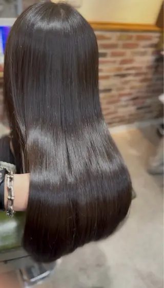 ロング 飯星慧斗 /ブリーチ、縮毛矯正のヘアスタイル