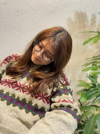 ロング カラー Takanishi くすみベージュカラーのヘアスタイル