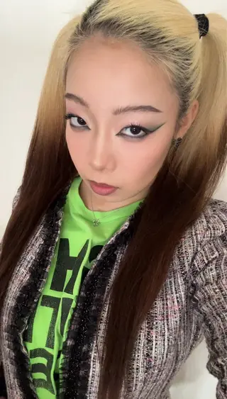 デザインカラー🌈 メイク💄ヒカリ🌟のヘアスタイル