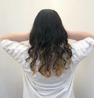 パーマ ツノガイ エリのヘアスタイル