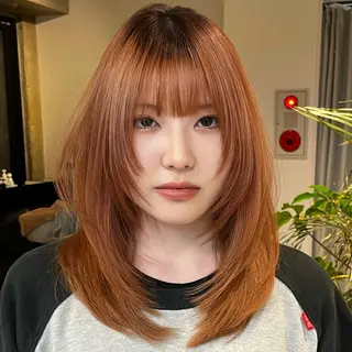ミディアム ウルフ/レイヤー/ ブリーチカラーのヘアスタイル
