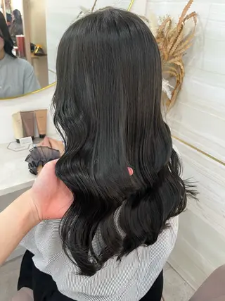 セミロング カラー 🤍あみ🤍暗髪オリ ーブ特化🌿髪質改善のヘアスタイル