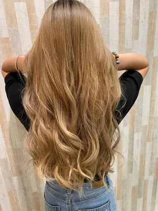 ロング カラー デザインカラー✨新倉 佑奈のヘアスタイル