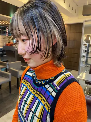 ショート カラー パーマ ヘアアレンジ メンズ ネイル mana 暖色カラーカットのヘアスタイル