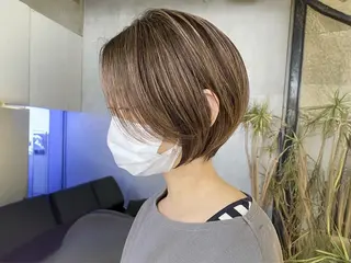 カラー 塔尾 真那のヘアスタイル