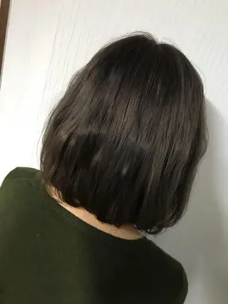 ミディアム カラー yui .のヘアスタイル
