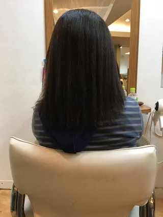 カラー 湯浅　貴子 ナチュラルストレートのヘアスタイル