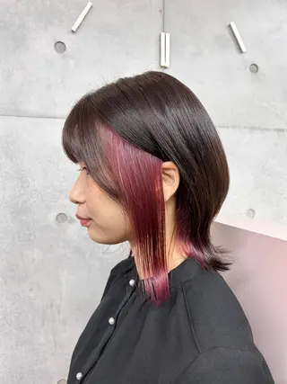 カラー ヒナ/レイヤーカット 艶感ワンカラーのヘアスタイル