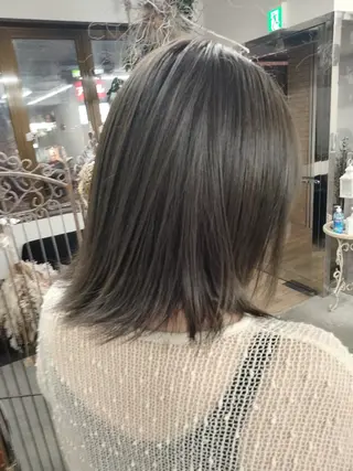 ミディアム カラー nico麻生　長谷川 裕月のヘアスタイル