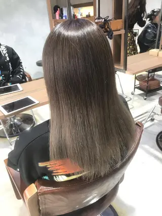 セミロング ブリーチカラー☆ 再生トリートメントのヘアスタイル