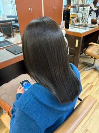 ミディアム カラー スー 髪質改善 レイヤーのヘアスタイル