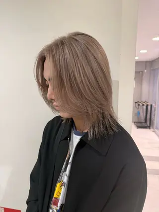ミディアム カラー ハイトーンレイヤー 顔まわりSOTAのヘアスタイル