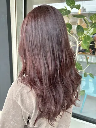 ロング 裾分 華子のヘアスタイル