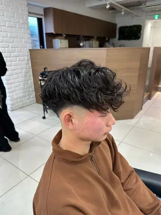 ショート パーマ メンズ フェザーパーマ職人 🪶ryosukeのヘアスタイル