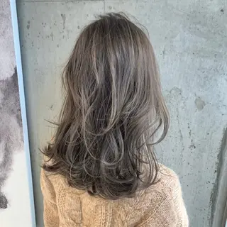 セミロング カラー コバヤシ リョウのヘアスタイル