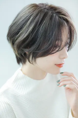 ショート カラー 井上 真貴子のヘアスタイル