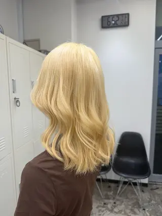 セミロング カラー ✨ハイトーン/レイヤ ー/横浜/優内✨のヘアスタイル