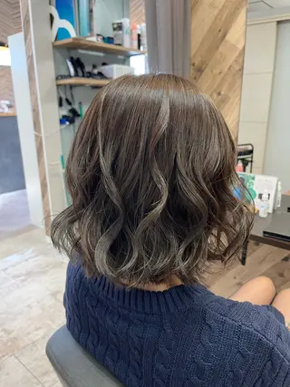 ミディアム 渡邉 三香子のヘアスタイル