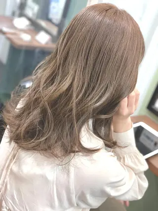 ミディアム ブリーチ毛に縮毛矯正 ✨カラー✨山田 正幸のヘアスタイル