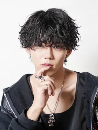 メンズ ミディアム ✨レイヤー/柔らかベ ージュ青山✨のヘアスタイル