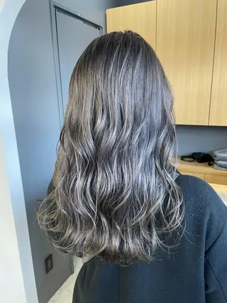 ロング カラー マエダ リョウのヘアスタイル