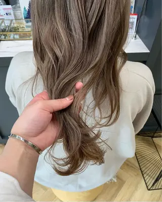 ロング 福山 晴香のヘアスタイル
