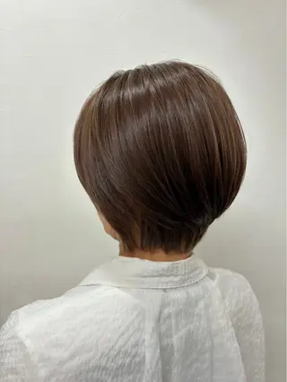 カラー ヒナ/レイヤーカット 艶感ワンカラーのヘアスタイル