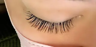 メンズ マツエク・マツパ irieアイリー 鈴木紀美の眉毛・アイブロウイメージ