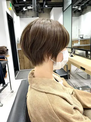 ショート 白髪ぼかしハイライト バレイヤージュヤマトのヘアスタイル