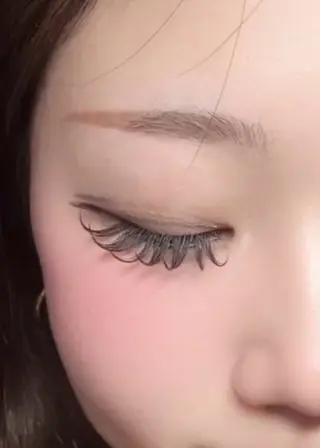 マツエク・マツパ なつみ🐈‍⬛🎀 束感まつ毛/梅田🎵のマツエク・マツパデザイン