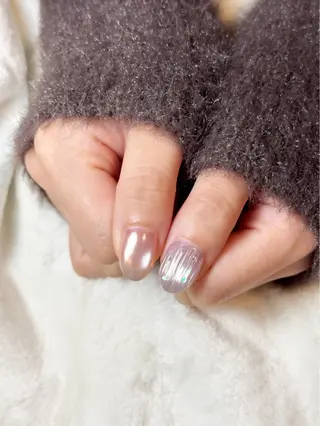 ネイル Tiny Glowのネイルデザイン