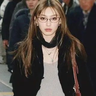 ロング カラー nonoka オリーブ/レイヤーのヘアスタイル