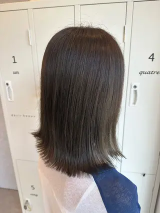 ミディアム desirbeaux 佐藤愛のヘアスタイル