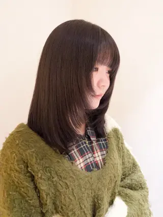 セミロング カラー yiye shioriのヘアスタイル
