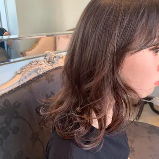 ミディアム SAKINO. ベージュカラーのヘアスタイル