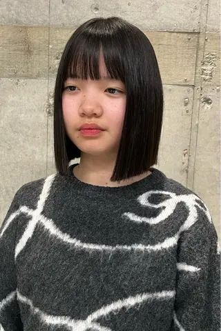 瑠己杏 :ボブ/ ハイトーンワンカラーのヘアスタイル