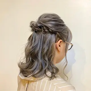 ミディアム カラー 尾籠 美幸 (オゴモリ ミユキ)のヘアスタイル