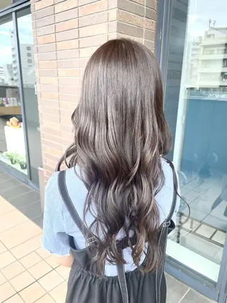 ロング カラー 樋川 早紀のヘアスタイル