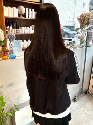 ロング カラー (h)wim momoのヘアスタイル
