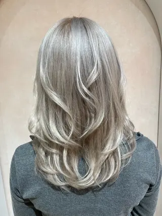 カラー 新田 章太郎のヘアスタイル