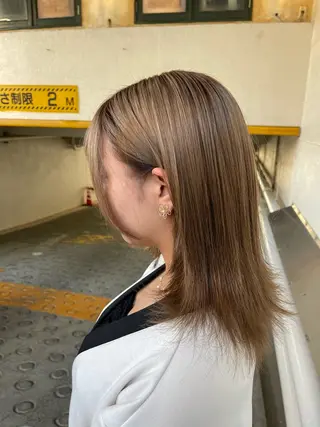 ミディアム 千代 夏輝のヘアスタイル