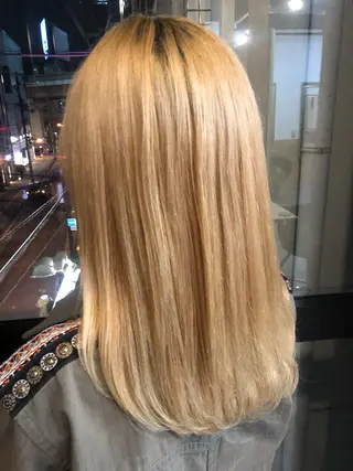 セミロング カラー 髪質改善＆ブリーチ 伊勢　祐一郎のヘアスタイル