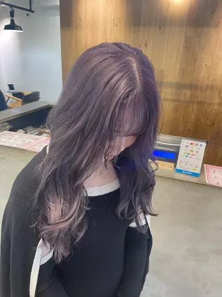 ロング カラー ミルクティー× グレージュMOMOのヘアスタイル