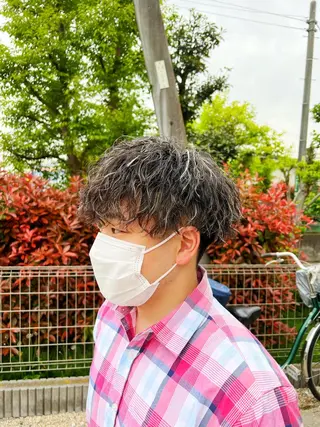 ショート パーマ メンズ 二本木 秀成のヘアスタイル