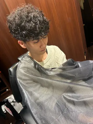 パーマ メンズ ワガ カズマのヘアスタイル