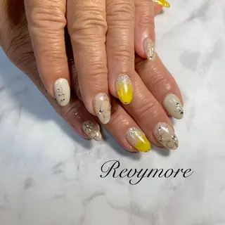 ミディアム ネイル nail salon Revymoreのネイルデザイン