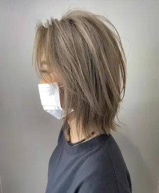 ショート カラー 佐々木  まゆかのヘアスタイル