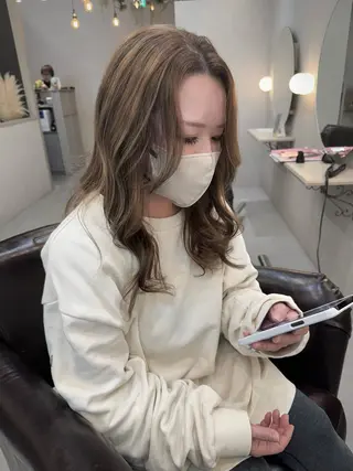 セミロング カラー AKI 🐉のヘアスタイル