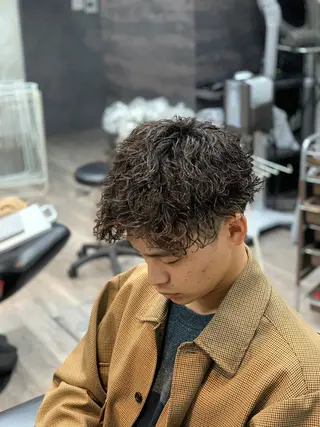 ショート パーマ メンズ 尾﨑 純也のヘアスタイル