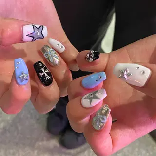 ネイル Shiori･:* 💫のネイルデザイン
